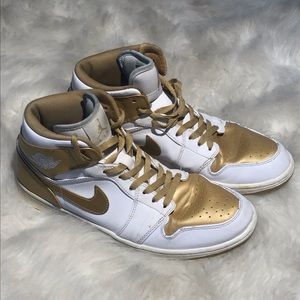 Jordan 1 - Gold and white colorway